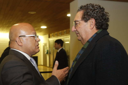 DLFaustino Sánchez, subdelegado del Gobierno, y Juan Luis Burón, gerente del Área de Salud de León.