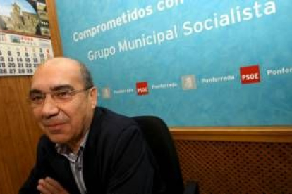 El portavoz socialista en el área de Urbanismo, Alberto Zapico, en el despacho del grupo municipal