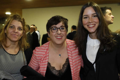 Liliana Izquierdo, concejala de San Andrés, Camino Cabañas, alcaldesa de San Andrés, y Andrea Fernández, diputada del PSOE.