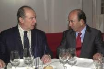 Rodrigo Rato y el presidente del Grupo Santander, Emilio Botín, en una imagen de archivo