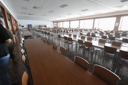 Comedor de cadetes en la Academia Militar General de Zaragoza. EFE/JAVIER BELVER