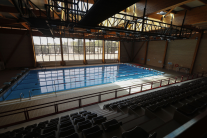 Piscina de la Academia Militar General de Zaragoza. EFE/JAVIER BELVER