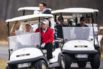 Donald Trump se aburre de jugar al golf desde que dejó de ser presidente de EE UU. JIM LO SCOLA