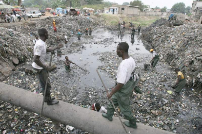 El Gobierno congoleño acusa de la basura a una mina de diamantes. BOTHMA