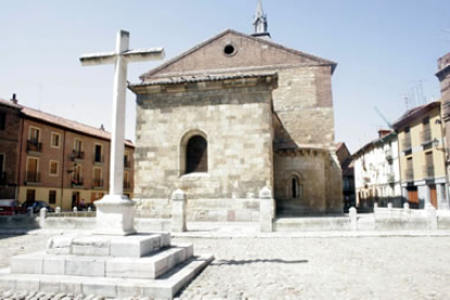 La románica Iglesia del Mercado, o Santa María del Camino, donde se conservan las dos espinas.