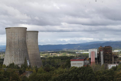 Imagen de este martes de las torres de refrigeración. BARREDO