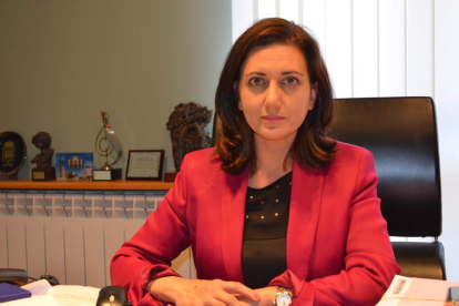 Alicia Gallego, alcaldesa de Santa María del Páramo, en su despacho del Ayuntamiento. MEDINA