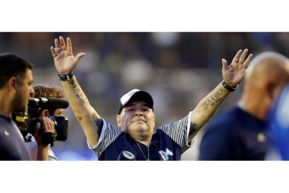 Maradona deja huérfanos a los millones de personas que admiraron la carrera deportiva del considerado por muchos como el mejor jugador de fútbol. ESTÉVEZ