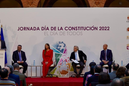 Morán, Muñoz, Carralero, Diez y Faustino Sánchez escuchan una intervención. MIGUEL F..B.