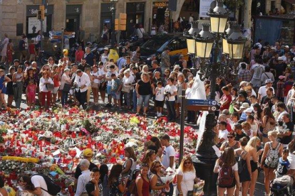 Homenaje a las víctimas del atentado de Barcelona, en las Ramblas.