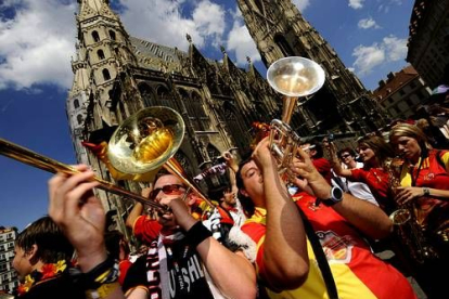 En el gran escenario histórico que es el centro de Viena ambas aficiones confraternizaron.