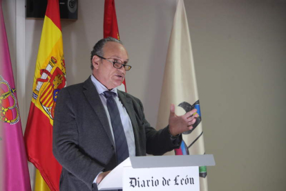 Alfonso Arias, ayer en su ponencia sobre turismo en Molinaseca. A.F. BARREDO