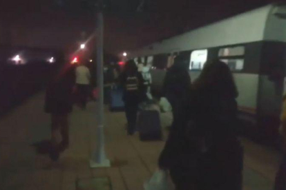 Una avería en el tren de Extremadura a Madrid deja tirados a 200 pasajeros en Navalmoral de la Mata.