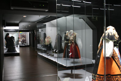 MITLE Museo de Indumentaria Tradicional Leonesa. DL