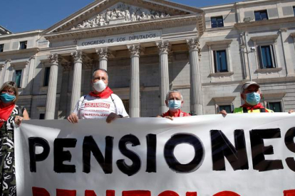 Manifestación a favor de pensiones dignas ante el Congreso de los Diputados. JUAN CARLOS HIDALGO