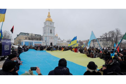 Protesta contra las políticas de Vladimir Putin, ayer en Kiev, la capital ucraniana. SERGEY DOLZHENKO