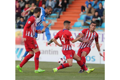 El triunfo ante el Atlético B sitúa a la Deportiva a dos puntos de la zona play off. L. DE LA MATA