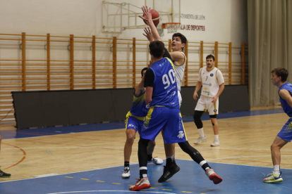 Partido de baloncesto liga EBA Reino de León - Culleredo. F. Otero Perandones.