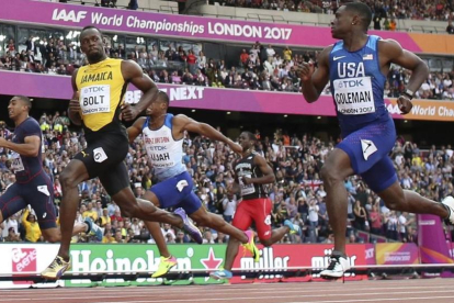 Coleman (derecha), junto a Bolt, en los Mundiales de Londres del 2017.