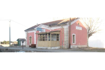 Tramo del tren de la plata en la viaja estación de Valderrey, abandonado desde 1985. ARCHIVO