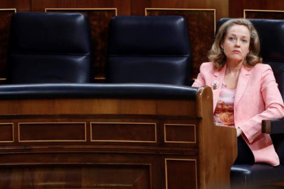 La vicepresidenta económica, Nadia Calviño, durante la última sesión de control al Ejecutivo bajo el estado de alarma. BALLESTEROS