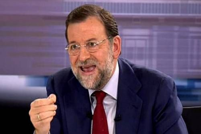 Rajoy, sentado a la izquierda de Campo Vidal, ha sido el primero en llegar a Ifema -con la misma corbata granate que ya vistió en el programa de TVE Tengo una pregunta para usted- y también el primero en tomar la palabra.