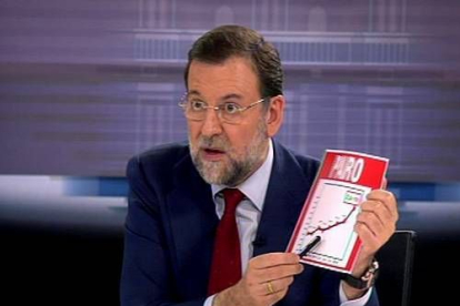 Ambos candidatos debatieron con el freno de mano echado. Los dos candidatos afrontaron el primer cara a cara electoral de los últimos quince años con discursos encaminados a contentar a los suyos, con una notable ausencia de propuestas y sin correr riesgos en el terreno de los compromisos.