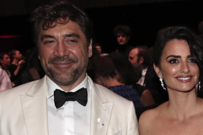Javier Bardem y Penélope Cruz, el pasado día 2, en la ceremonia de los premios César, en París.