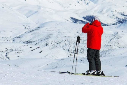 Imagen del dominio de esquí de la estación invernal de San Isidro, ayer. www.san-isidro.net