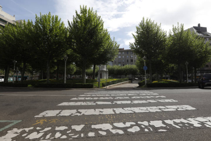 Entrar a la plaza de la Inmaculada es peligroso por pasos agrietados