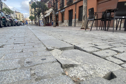 Como en Ruiz de Salazar, las baldosas del casco histórico bailan