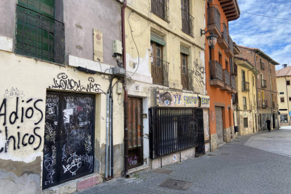 La calle Tarifa es ejemplo de abandono en pleno Húmedo