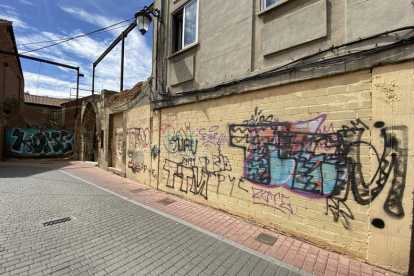 La calle San Pelayo es refugio del vandalismo