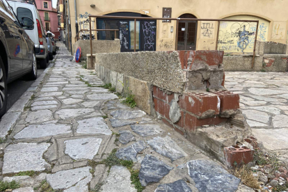 Un muro destartalado, en el corazón de Caño Badillo