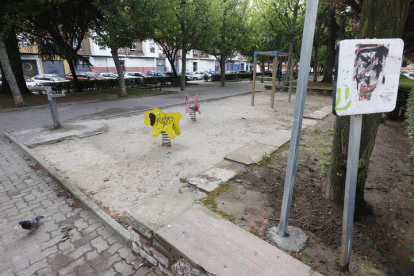 La zona infantil del parque 19 de Octubre deja mucho que desear