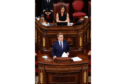 El presidente del PP y candidato a la presidencia del Gobierno, Alberto Núñez Feijóo durante su discurso de investidura. EFE / SERGIO PÉREZ.