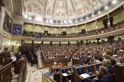 El presidente del PP y candidato a la presidencia del Gobierno, Alberto Núñez Feijóo durante su discurso.  EFE / SERGIO PÉREZ.