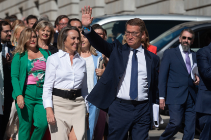 El presidente del PP y candidato a la presidencia del Gobierno, Alberto Núñez Feijóo, a su llegada al Congreso. EFE / FERNANDO VILLAR