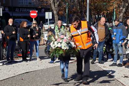 Caravana de motos y ofrenda floral con motivo del Día Mundial en Recuerdo a las Víctimas de Accidentes de Tráfico. PEIO GARCÍA