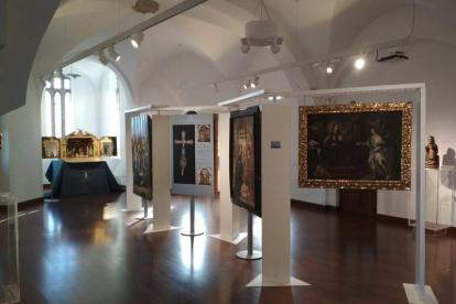 Paneles de la exposición en el Palacio Episcopal de Astorga. DL