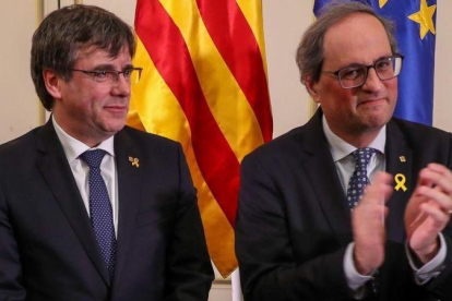 Carles Puigdemont y Quim Torra, este lunes, durante su acto en Bruselas.