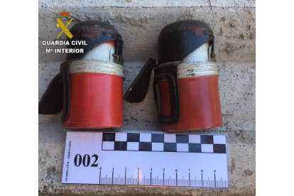 El arsenal estaba compuesto de varios cartuchos de dinamita, mecha lenta y dos granadas de mano. DL