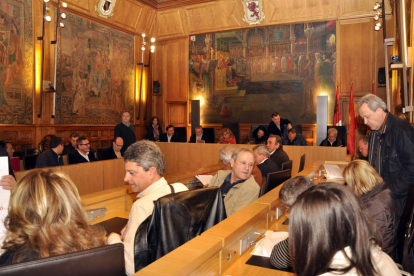 Un momento de la firma del convenio de la Diputación y los alcaldes de dos partidos judiciales.