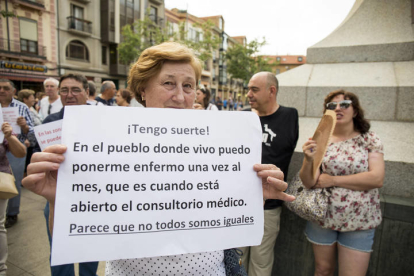 Manifestación contra los recortes sanitarios en Astorga. F. Otero Perandones.
