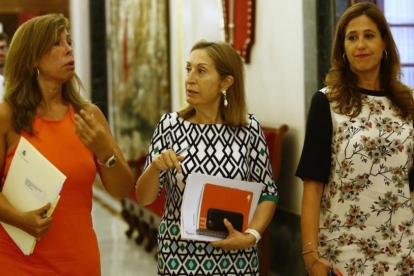 Ana Pastor, la presidenta del Congreso, con Alicia Sánchez Camacho y Rosa Romero.