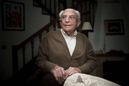 Felipe Prieto cumplió los cien años el 28 de enero y pronto será homenajeado veterinario veterano de España.