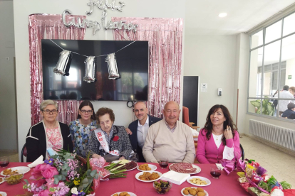 Ángeles de la Fuente Campo, en su 111 cumpleaños. ANA GAITERO