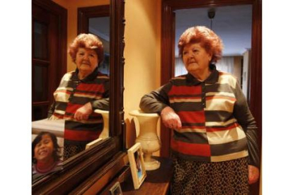 Encarna asegura que día a día se lo pasa «pipa» paseando o participando en actividades asociativas.