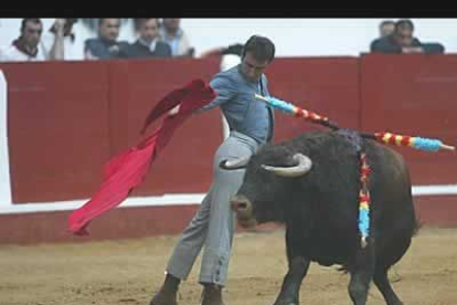 Ponce provocó con su faena largos e intensos aplausos por parte del público.