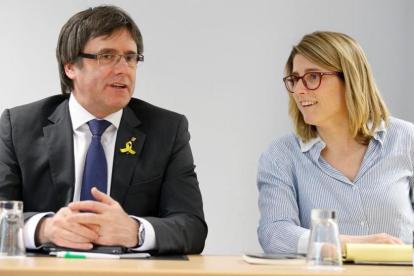 Carles Puigdemont y Elsa Artadi, en una reunión de JxCat en Berlín